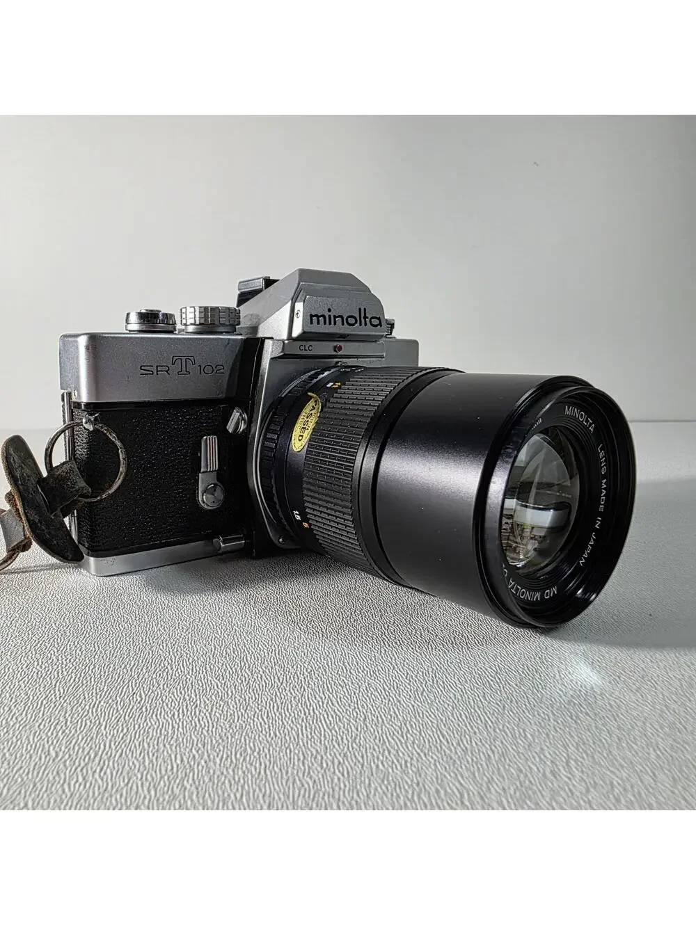 Minolta SRT 102 SLR Film Camera W/135mm MD Celtic f/3.5 Telephoto Lens